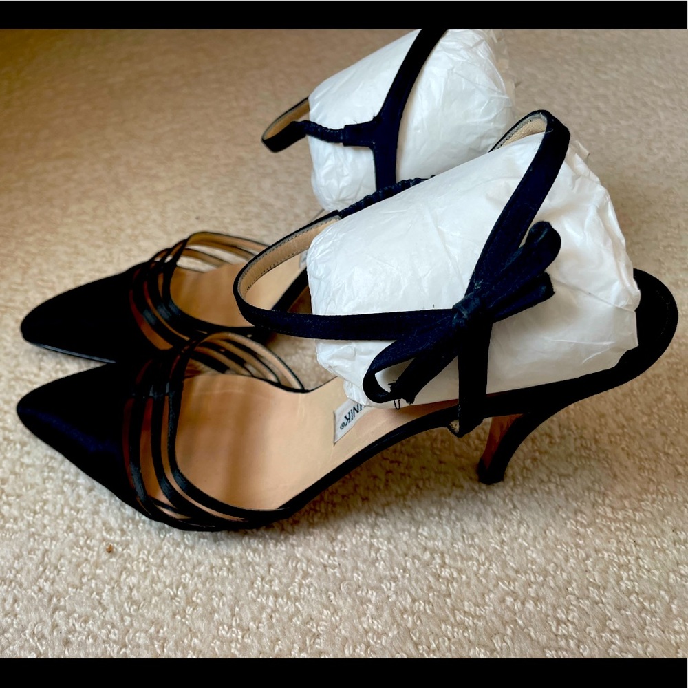 Manolo Blahnik Satin Pumps with bow detail